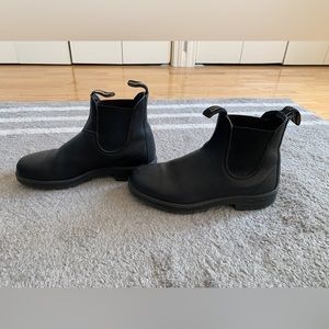 Black Blundstone Boot, size 9